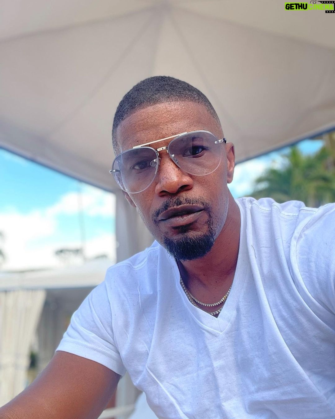 Jamie Foxx Instagram - @priverevaux #swipeleft