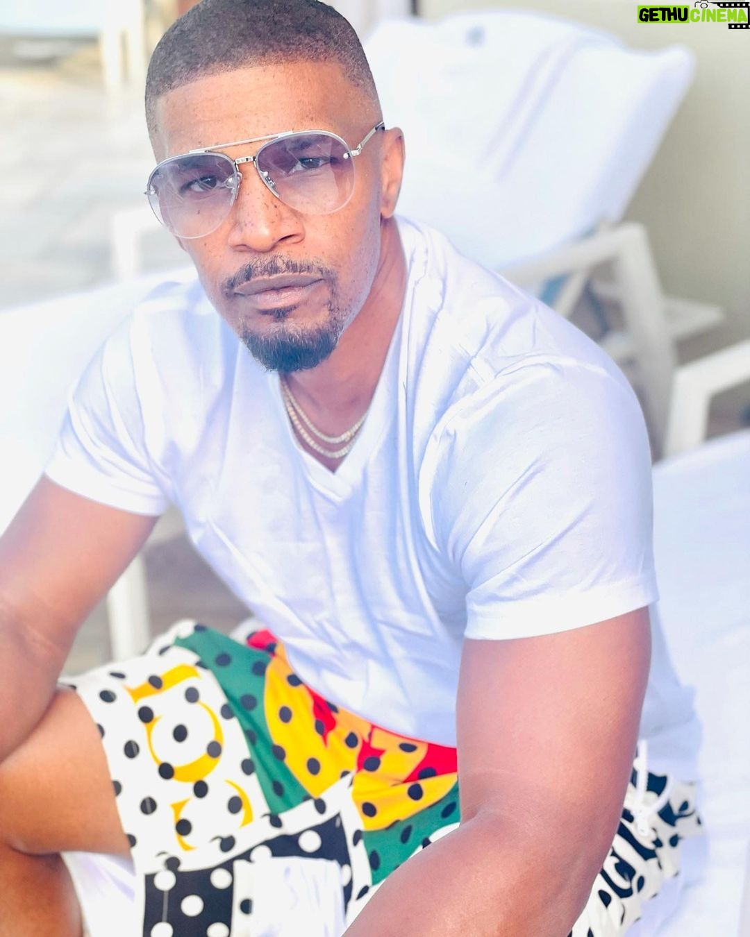 Jamie Foxx Instagram - @priverevaux #swipeleft