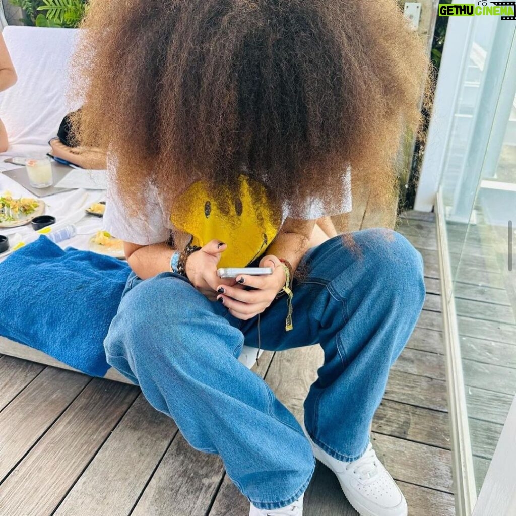 Jamie Foxx Instagram - Behind that hair is an incredible little girl who’s growing up!!!! HAPPY BIRTHDAY ANELISE!!!! My beautiful daughter!!! 15 years young!!?