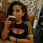 Jamie Lee O'Donnell Instagram - Pints and diddies 💪😎