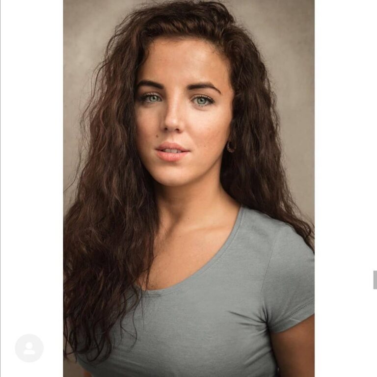 Jamie Lee O'Donnell Instagram - Delighted with my new headshots 😍 thanks @samuelblackphotography