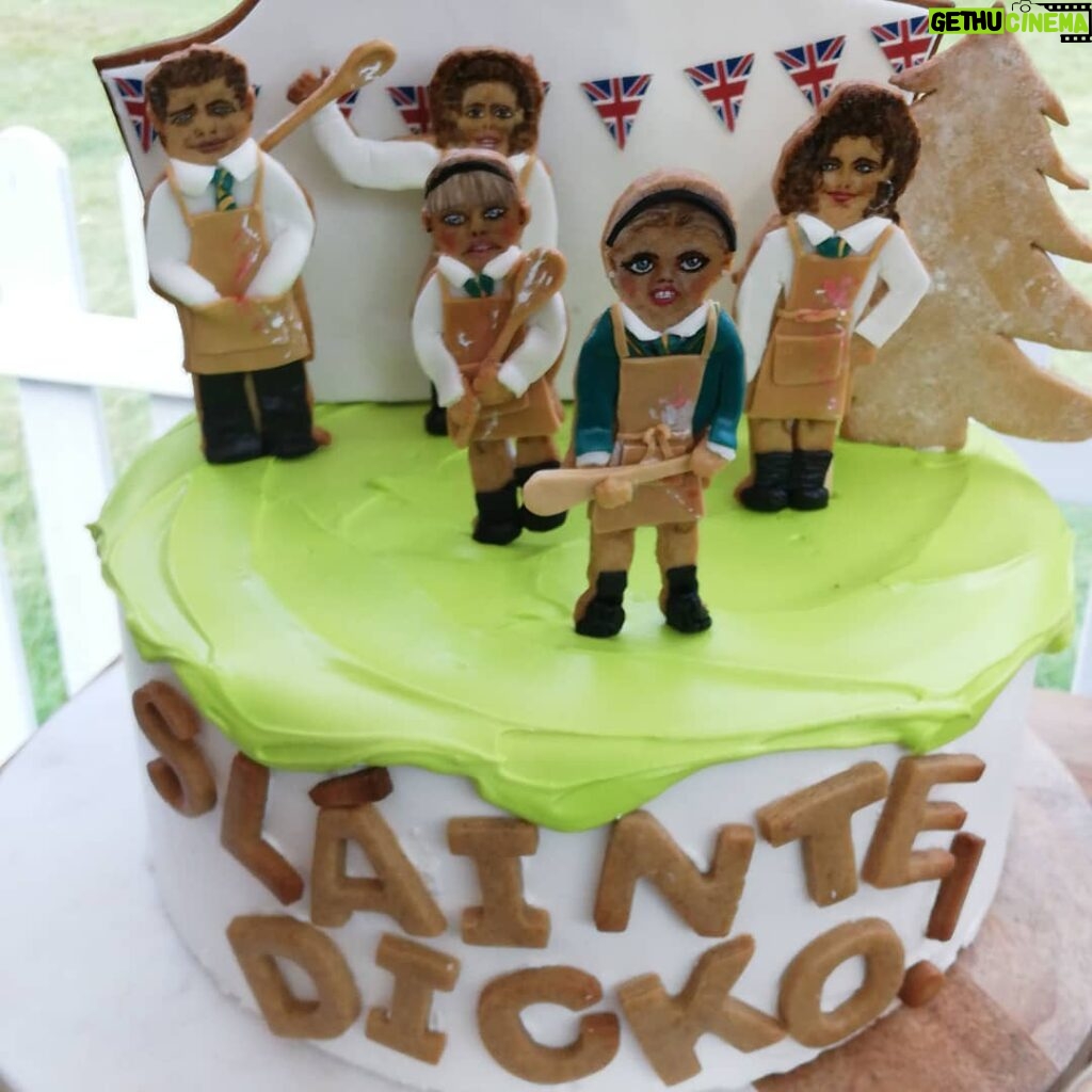Jamie Lee O'Donnell Instagram - #Derrygirls as a wee cake on #gbbo