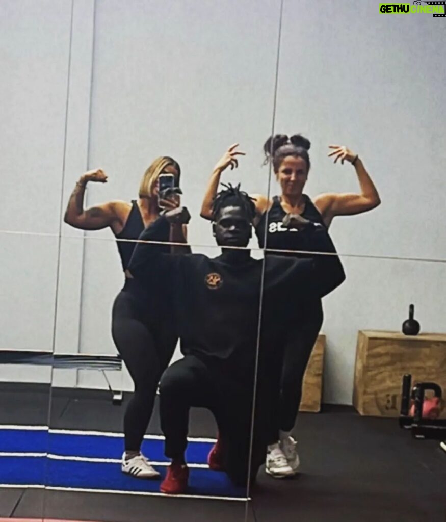 Jamie Lee O'Donnell Instagram - Flexin for dear life after arms 💪🥲 @faracass @ladi_coaching