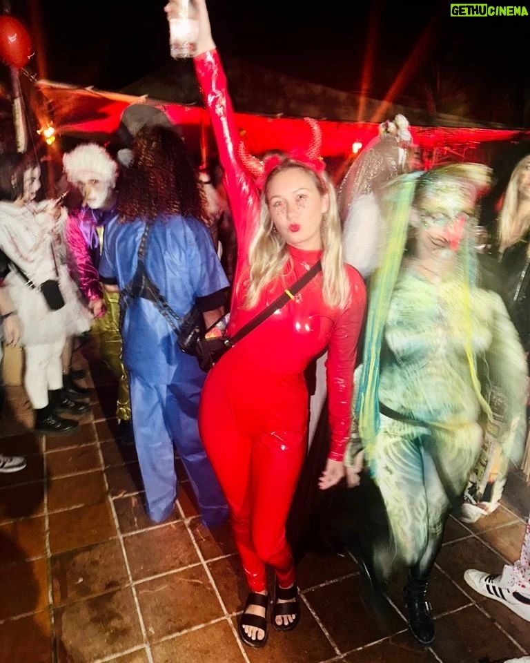 Jamie Lee O'Donnell Instagram - Unreal Halloween!! 👻 Unreal Tunes!! by @melladee_ 💃 @saoirsemonicajackson @hollymdolly @sarah__donny