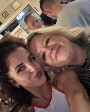 Jamie Lee O'Donnell Instagram - 🍻 💞
@faracass @s0ylentgreen