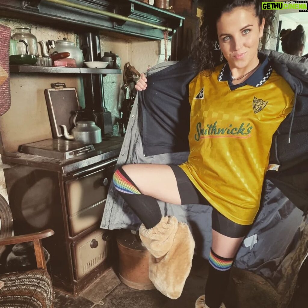 Jamie Lee O'Donnell Instagram - Thank you so much to everyone who watched and supported #Derrygirls. It really means the world to me. And thanks to all the incredible cast and crew i had the pleasure of working with on such an iconic show about my home town of #Derrycity Ive never been more proud ❤