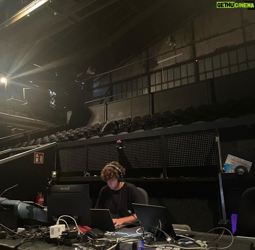 Jamie XX Instagram - Yesterday was a big fun day in Hamburg @dohertyoona @djkozeofficial @pudel_com Hamburg, Germany