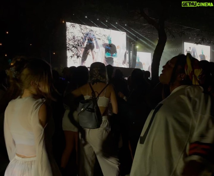 Jamie XX Instagram - Coachellaaa, that was so much fun! Thanks to everyone who came and danced their hearts out, It was a beautiful sight. I can’t wait for next week. Let’s do it again?