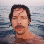 Jan Cornet Instagram – Autorretrato en 35mm con cara de espanto 🦈

#35mm