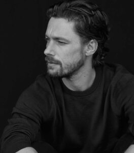 Jan Cornet Instagram - Tu haz como que ves algo 🤔 🍕🍻 @carlosvillarejo 💥 #BlackAndWhite #portrait