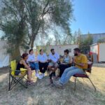 Jan Cornet Instagram – Recién llegado a Madrid después de haber vivido una de las experiencias más bonitas e impactante que recuerdo. He estado una semana en el campo de refugiados de Antakya donde hace 6 meses, 3 terremotos de 7. 8 causaron millares de vidas y en donde mucha gente perdió su casa. Vuelvo a la mía muy consciente de mi privilegio y contento de haber podido poner un granito de ayuda. 
Infinitas gracias al equipo de @humanitycrew por la oportunidad de dar mi punto de vista detrás de la cámara en este necesario proyecto. 
💛🫂💛