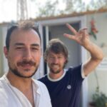Jan Cornet Instagram - Recién llegado a Madrid después de haber vivido una de las experiencias más bonitas e impactante que recuerdo. He estado una semana en el campo de refugiados de Antakya donde hace 6 meses, 3 terremotos de 7. 8 causaron millares de vidas y en donde mucha gente perdió su casa. Vuelvo a la mía muy consciente de mi privilegio y contento de haber podido poner un granito de ayuda. Infinitas gracias al equipo de @humanitycrew por la oportunidad de dar mi punto de vista detrás de la cámara en este necesario proyecto. 💛🫂💛