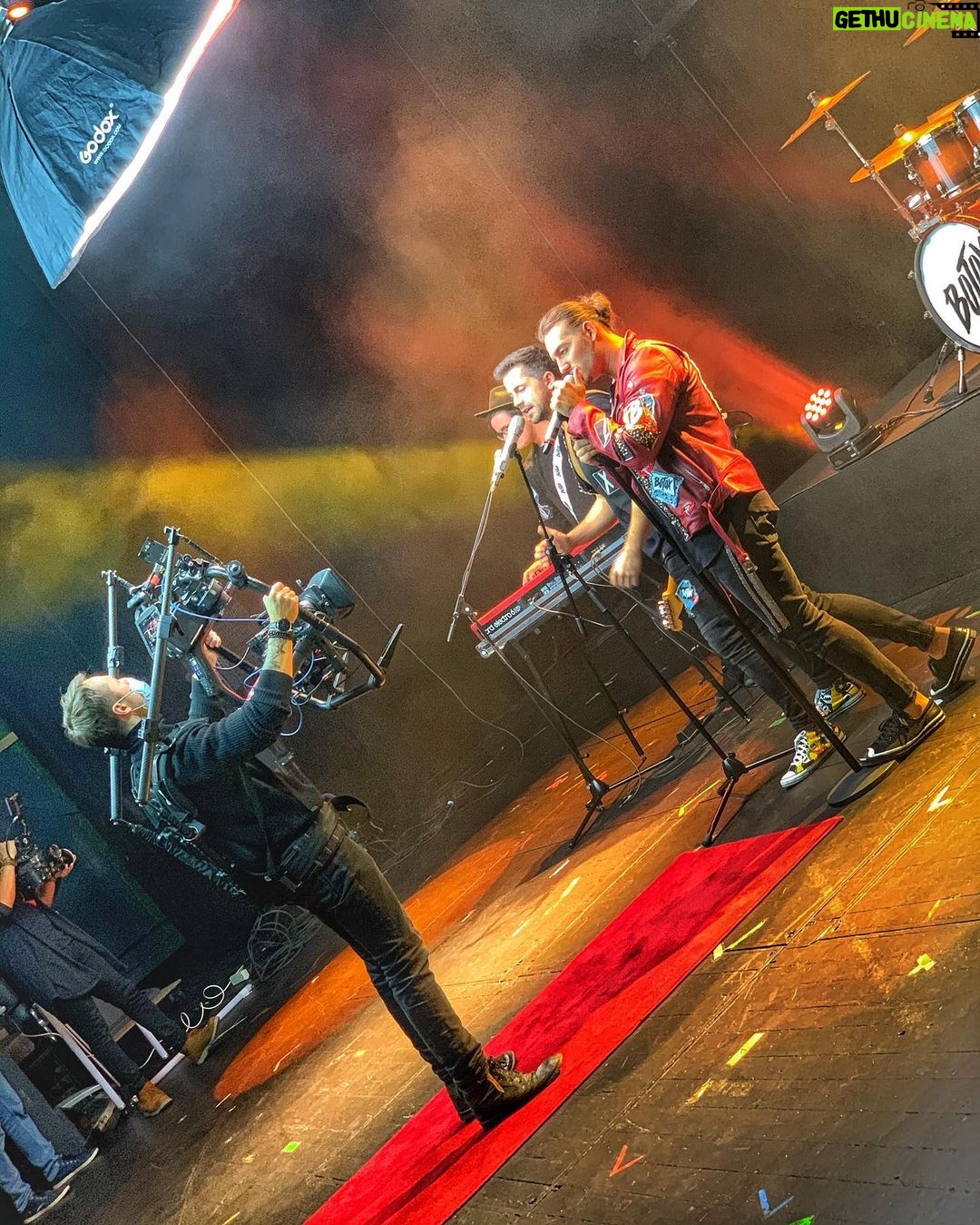 Jan Kopečný Instagram - #premiera #klip #desetdevet ——————————————————————————— #jankopecny #fun #f4f #instagram #instadaily #beautiful #funny #happy #life #healthy #instadaily #like4like #lifestyle #instacool #instapic #bestoftheday #photo #jk #me #botox #botoxmusic #instagood #photooftheday #instamood #follow #like #like4like #🇨🇿 #💋 Foto by @barborasm Hudební divadlo Karlín