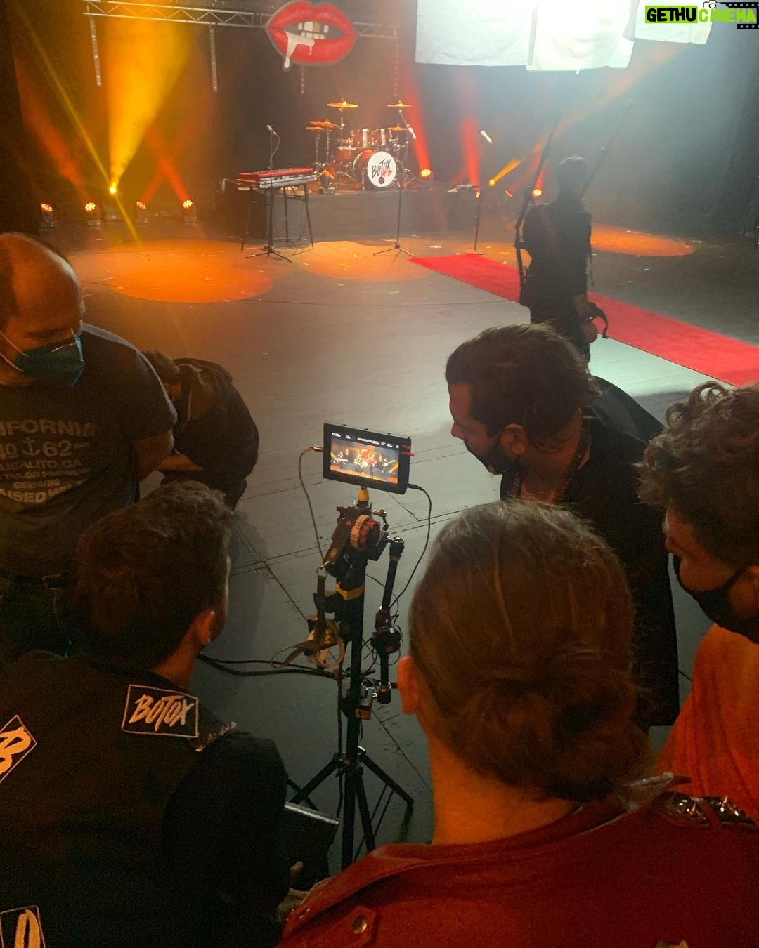 Jan Kopečný Instagram - #premiera #klip #desetdevet ——————————————————————————— #jankopecny #fun #f4f #instagram #instadaily #beautiful #funny #happy #life #healthy #instadaily #like4like #lifestyle #instacool #instapic #bestoftheday #photo #jk #me #botox #botoxmusic #instagood #photooftheday #instamood #follow #like #like4like #🇨🇿 #💋 Foto by @barborasm Hudební divadlo Karlín
