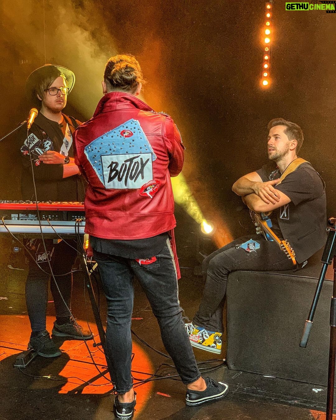 Jan Kopečný Instagram - #premiera #klip #desetdevet ——————————————————————————— #jankopecny #fun #f4f #instagram #instadaily #beautiful #funny #happy #life #healthy #instadaily #like4like #lifestyle #instacool #instapic #bestoftheday #photo #jk #me #botox #botoxmusic #instagood #photooftheday #instamood #follow #like #like4like #🇨🇿 #💋 Foto by @barborasm Hudební divadlo Karlín