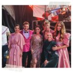 Jan Kopečný Instagram - Pink power! 😜 … Jo a ten obří biceps je víš koho?! 😜 Pocta Karlu Gottovi v O2 aréně … #karelgott #luciebila #olgalounova #terezamaskova #adammisik #jankopecny #fotkatywoe #bestoftheday #jk #me #botox #botoxmusic #tyaja #🇨🇿 #💋 O2 arena