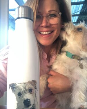 Jane Hall Instagram - My cousin Jocey over at @myordercup makes these super cute bottles with your pets pic printed on them!! Betty is beside herself!! You just email the photo and it’s that easy…. Jump online…such a great gift idea. 🐶💕🐶💕 @mwb_mywaterbottle is the site xxxx