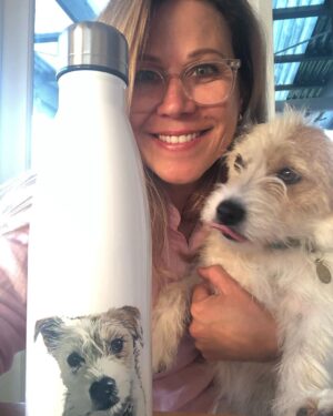 Jane Hall Instagram - My cousin Jocey over at @myordercup makes these super cute bottles with your pets pic printed on them!! Betty is beside herself!! You just email the photo and it’s that easy…. Jump online…such a great gift idea. 🐶💕🐶💕 @mwb_mywaterbottle is the site xxxx