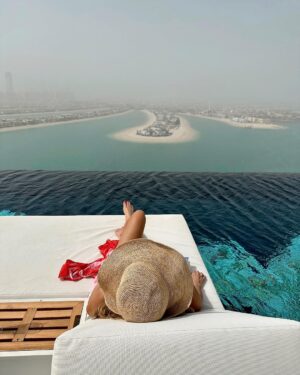 Jane Hall Instagram - Ok. Anyone who knows me, knows I love a sunny spot (always sun screened….) with my book… Please allow me to introduce ‘Cloud 22’ infinity pool at @atlantistheroyal Dubai. It was sublime. The crew and I enjoyed it immensely ❤️❤️❤️ Living the dream for @luxury.escapes.
