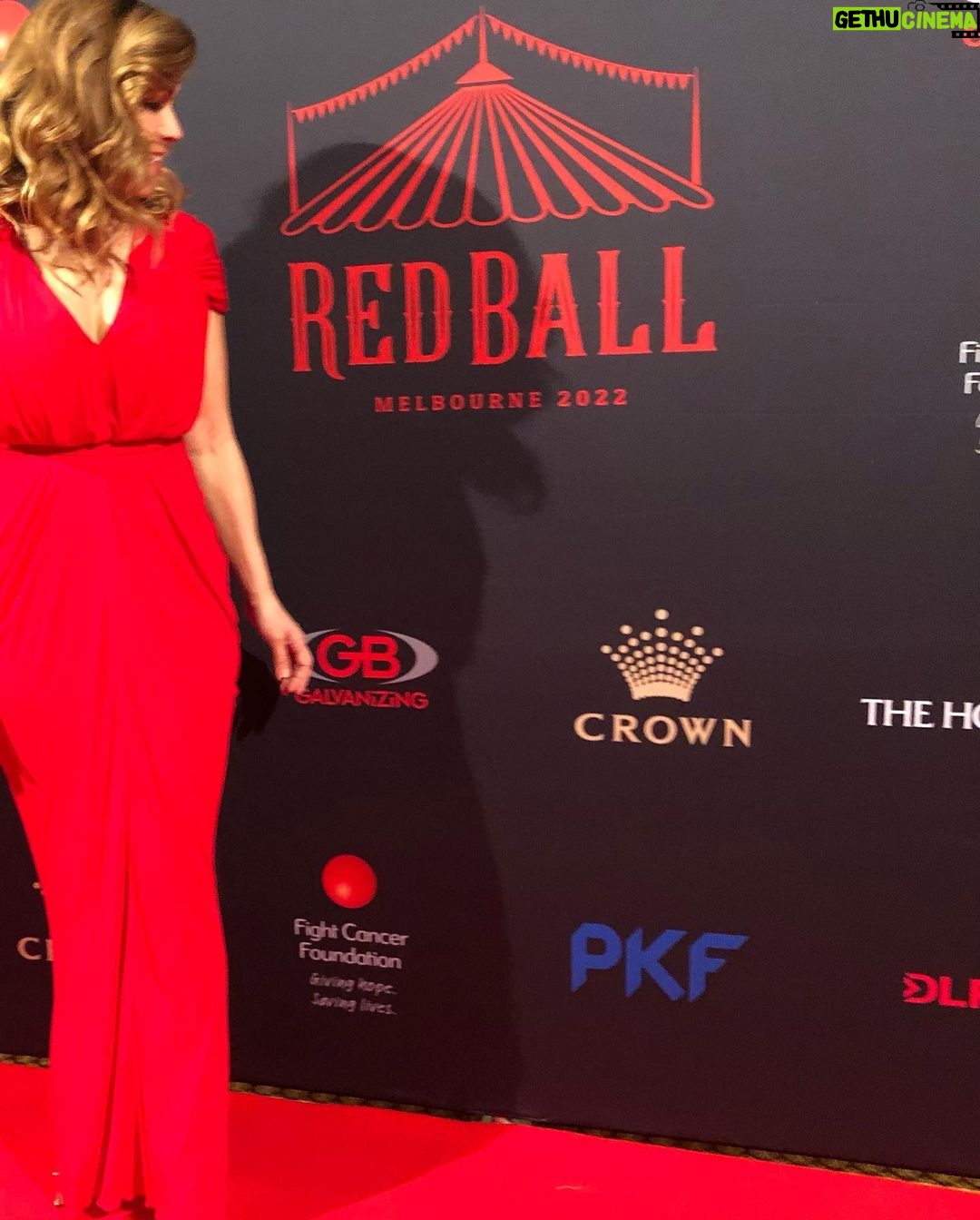 Jane Hall Instagram - Red Carpet fails at Red Ball Melbourne! Had a wonderful time as MC for this fab event. Huge thanks to @fightcancerau for having me and @fashionaltamodax for kitting me out.