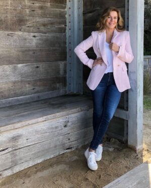 Jane Hall Instagram - Took the pooch out for a walk in a posh blazer from @sophiemoran_inc ❤️❤️❤️ she didn’t chew it, which was a win in my book, after the whole ugg boot fiasco from yesterday. #gift.
