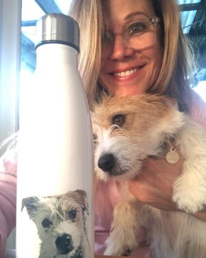 Jane Hall Instagram - My cousin Jocey over at @myordercup makes these super cute bottles with your pets pic printed on them!! Betty is beside herself!! You just email the photo and it’s that easy…. Jump online…such a great gift idea. 🐶💕🐶💕 @mwb_mywaterbottle is the site xxxx