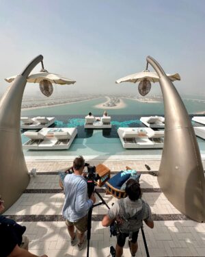 Jane Hall Instagram - Ok. Anyone who knows me, knows I love a sunny spot (always sun screened….) with my book… Please allow me to introduce ‘Cloud 22’ infinity pool at @atlantistheroyal Dubai. It was sublime. The crew and I enjoyed it immensely ❤️❤️❤️ Living the dream for @luxury.escapes.
