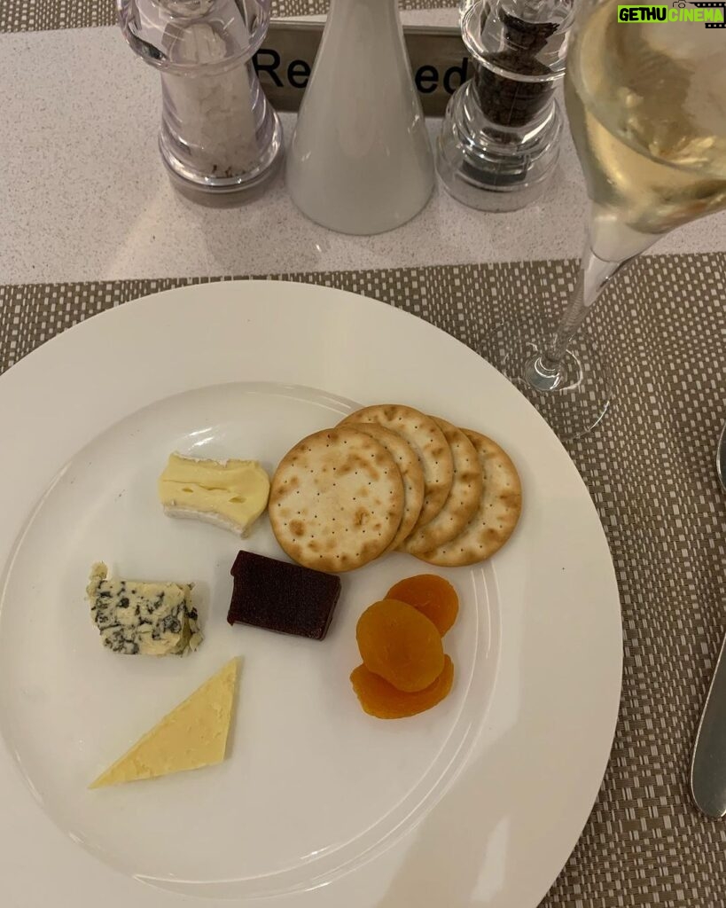 Jane Hall Instagram - Guys, strap yourselves in. I’m heading to Dubai for @luxury.escapes and I CANNOT WAIT!!!! Allow me to bring you the first pics of me luxuriating in the @etihad lounge…. I actually just ate three meals and I am not yet on the plane…. Is this even real??? Do actual people get to do this when they travel?? Anyhoo, I’m in heaven. And that’s not the champagne talking. I’ll be updating often….this is pretty amazing!!! (I’m watching DWTS on my laptop, just not on my actual couch 😂😂😂)