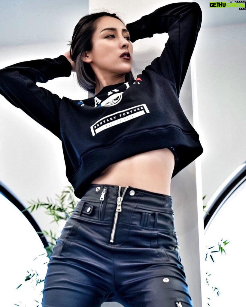 Jane Wu Instagram - Check out this amazing brand @bentleyfortune 🖤🖤🖤 #fashiondesign #itsjanewu #streetwear