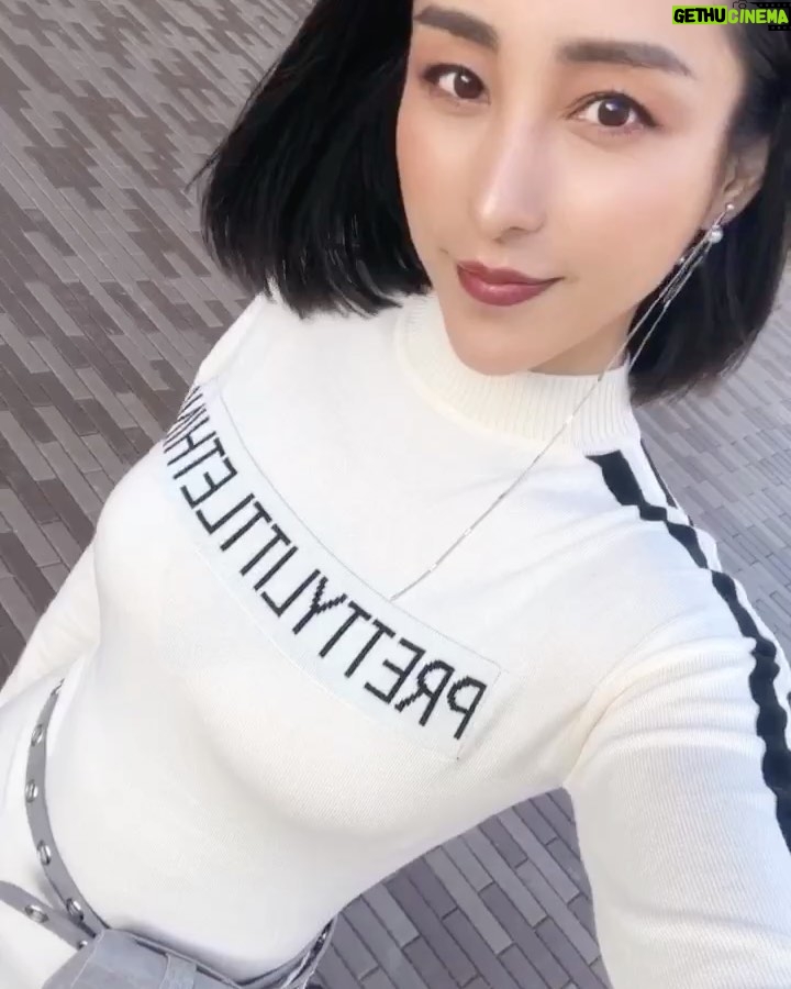 Jane Wu - 3.3K Likes - Stopped by FedEx to pick up my package and found this beautiful spot …❤️