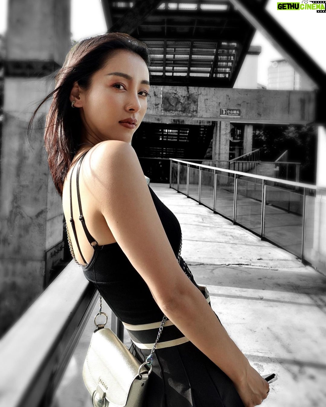 Jane Wu Instagram - Can't wait for summer❤️ #chinesegirl #actress #actresslife #actresshot #summerphotography #photography #coolgirl #edgygirl #blackskirt #blackhairstyles #asaingirl #sexydresses #shanghai #shanghailife #上海生活 #下午茶 #演员 #中国