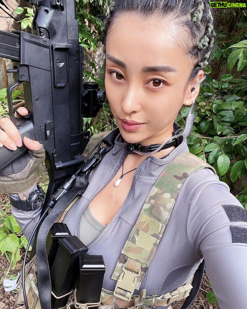 Jane Wu Instagram - Hey yo🎬😏 #actionfigures #guns #movie #moviemaking #chinesegirl #badasswomen #fightscene #2022