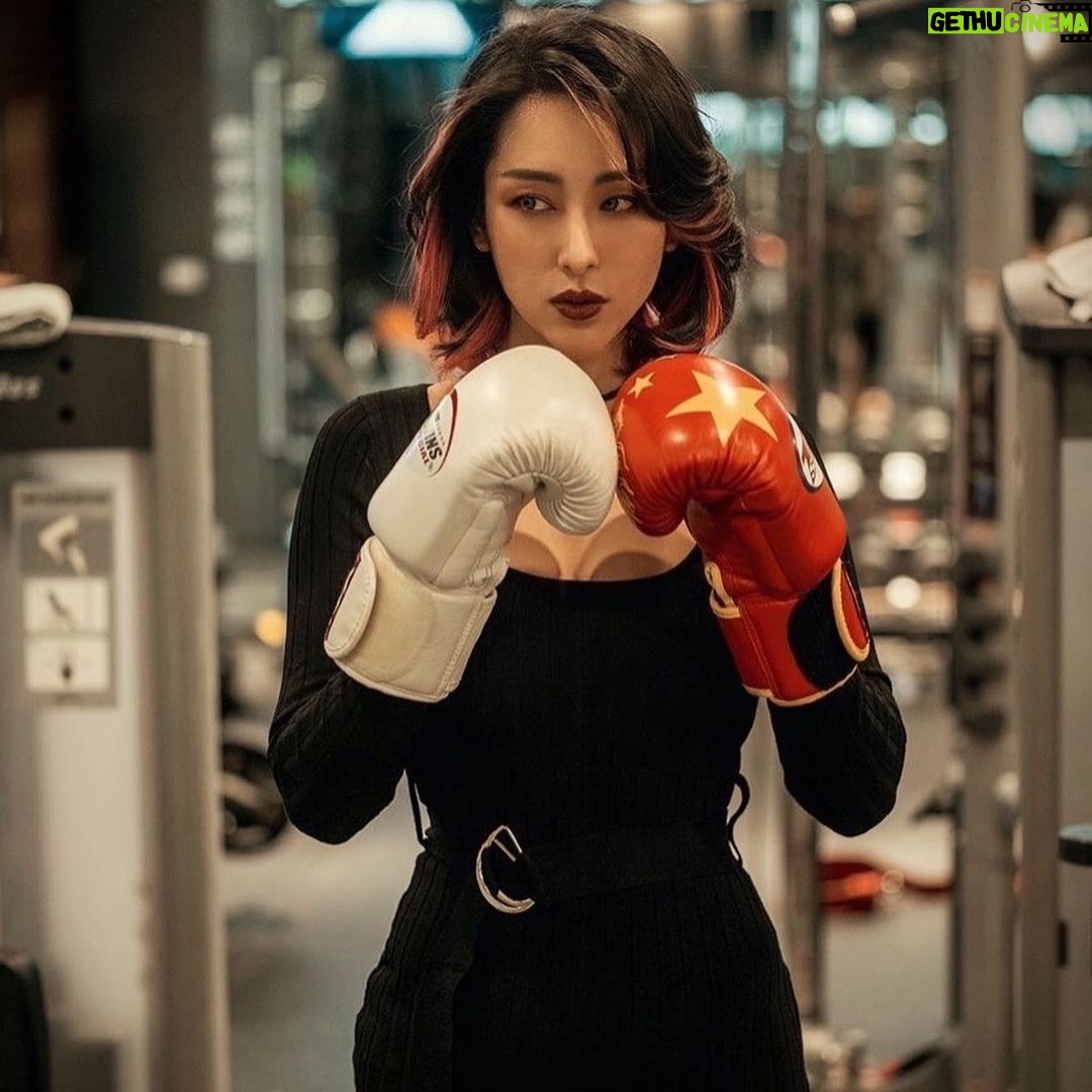 Jane Wu - 1.5K Likes - Happy new year!🖤