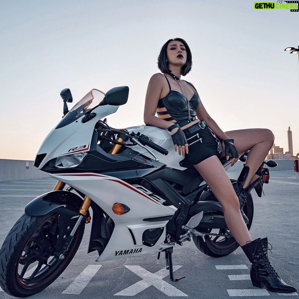 Jane Wu Instagram - Fun #itsjanewu #chineseactress #motorcycle #yamaha Shanghai, China