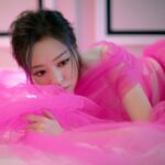 Jane Zhang Instagram - 抓紧时间，上台前蹭下自己的热度😹