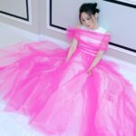 Jane Zhang Instagram - 抓紧时间，上台前蹭下自己的热度😹