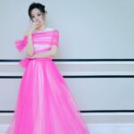 Jane Zhang Instagram - 抓紧时间，上台前蹭下自己的热度😹