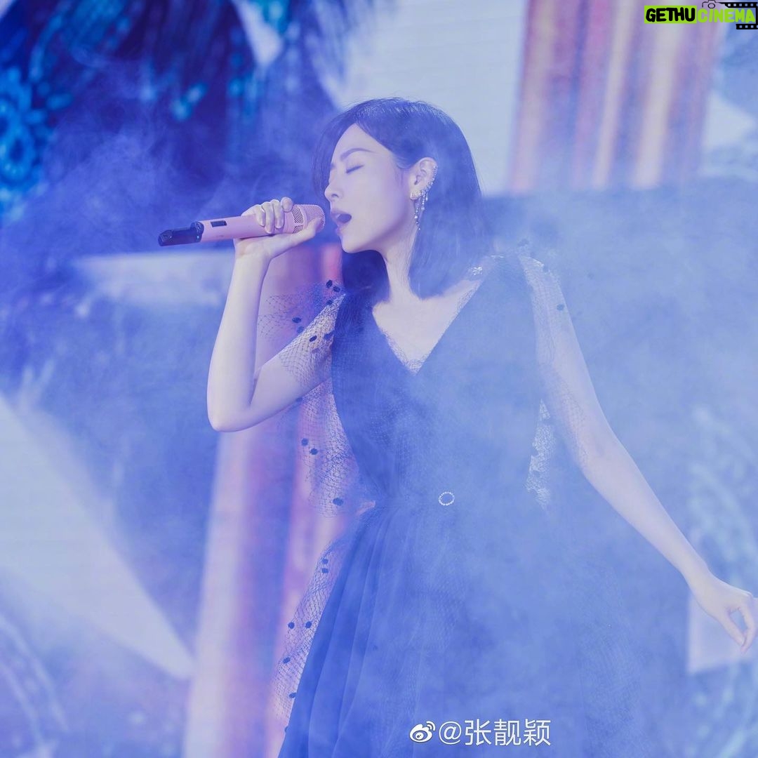 Jane Zhang Instagram - 感谢搜狗IN盛典的邀请! 然后,今天的照片有一份意外的收获,我仿佛明白了“魂传”是什么意思😏@crystal_tianai