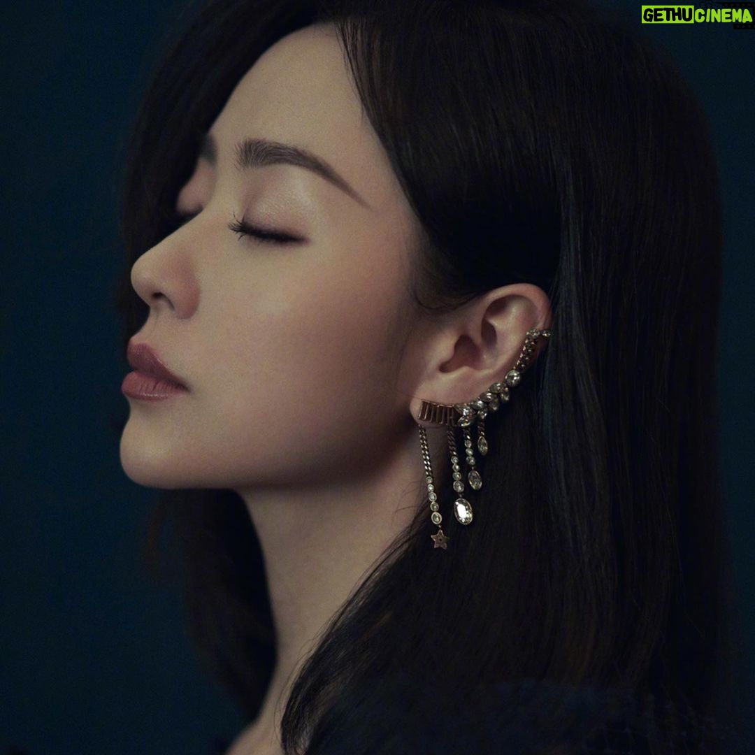 Jane Zhang Instagram - 感谢搜狗IN盛典的邀请! 然后,今天的照片有一份意外的收获,我仿佛明白了“魂传”是什么意思😏@crystal_tianai