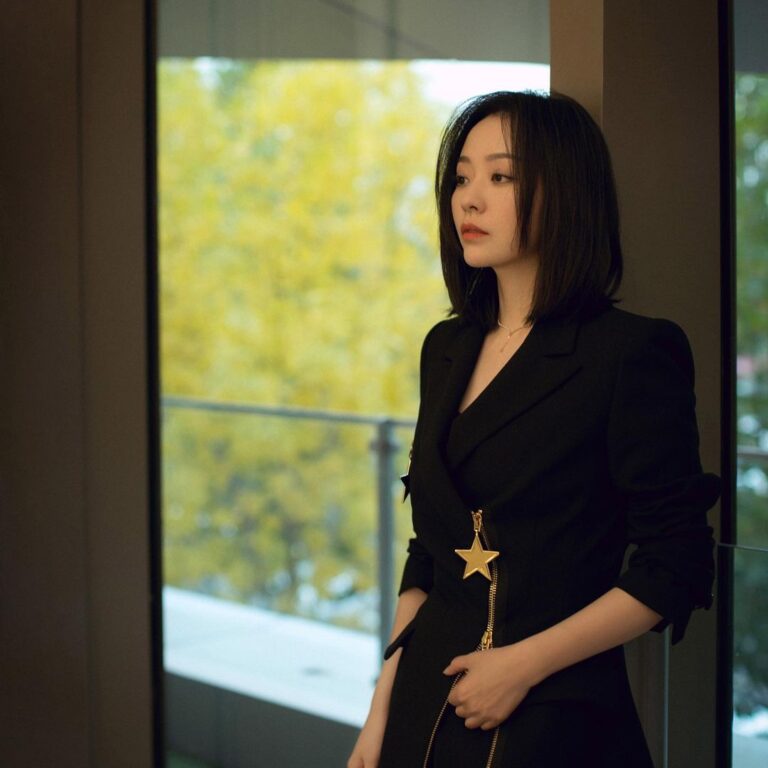 Jane Zhang Instagram - 越来越喜欢黑色是因为… ​