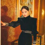 Jane Zhang Instagram - Balmain高级时装展，很特别的芭蕾舞时装秀👍今晚《我的梦》，是真的在“一直地一直地往前走…”😄😄 @thevenetianmacao #SMFW