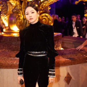 Jane Zhang Instagram - Balmain高级时装展，很特别的芭蕾舞时装秀👍今晚《我的梦》，是真的在“一直地一直地往前走…”😄😄
@thevenetianmacao 
#SMFW