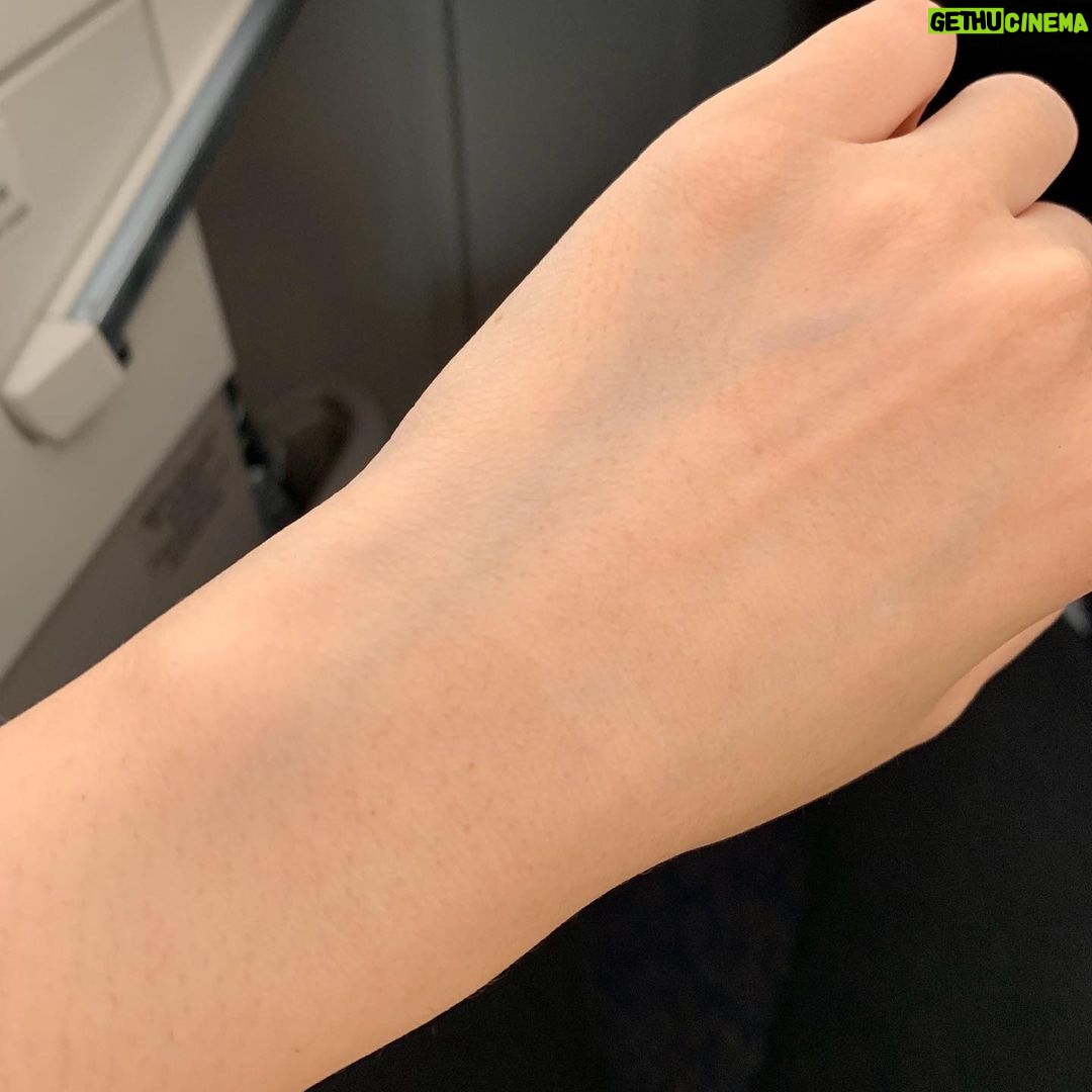 Jane Zhang Instagram - 睡过头…堵车…差点没赶上飞机… 然后发现前天被晒黑…显瘦了😝 选不到合适的滤镜,你们加吧 
