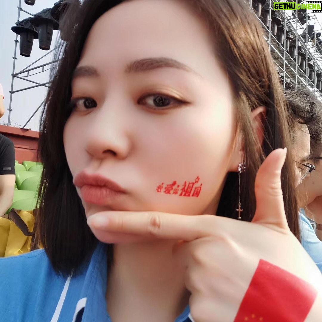 Jane Zhang Instagram - 全套装备观礼国庆盛典😄😄😄真实地在眼前看到大坦克大飞机,各种先进的武器,整齐帅气的各种方阵,各种忍不住的激动啊!!!霸气威武!超有安全感😌❤️❤️❤️