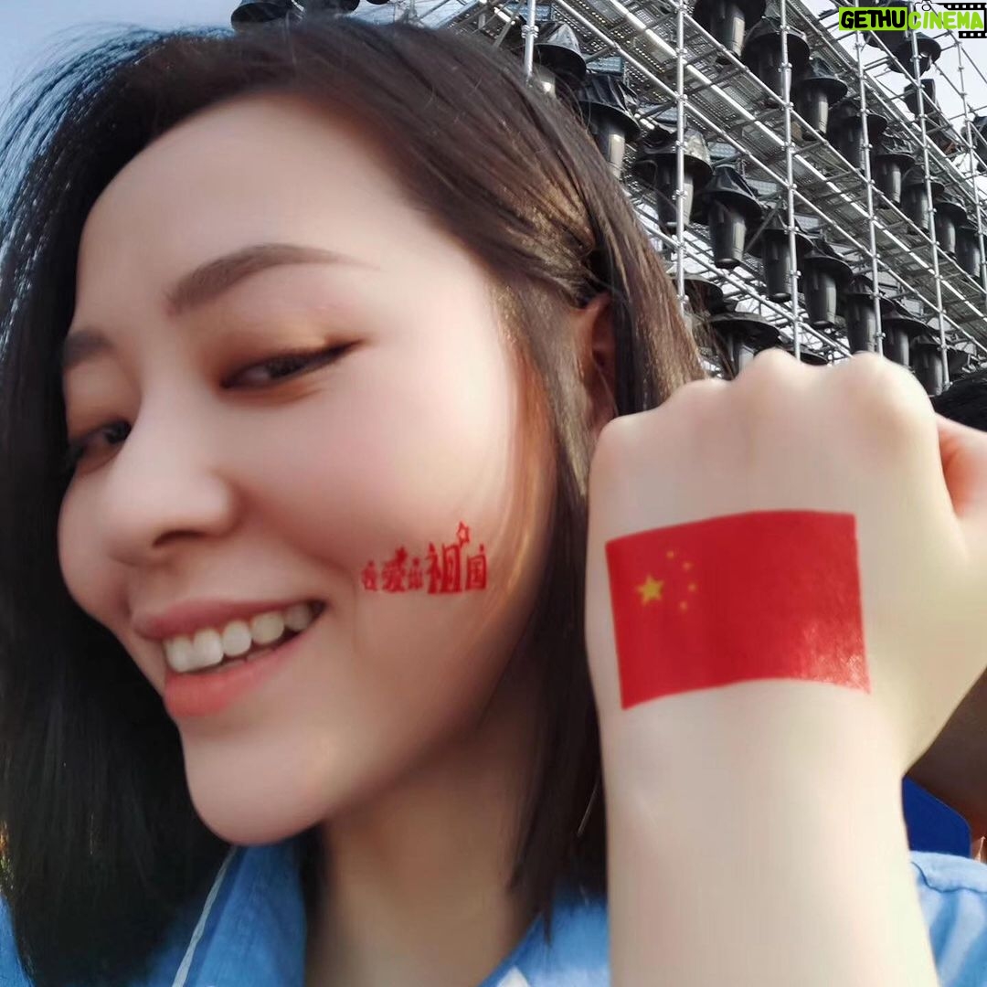 Jane Zhang Instagram - 全套装备观礼国庆盛典😄😄😄真实地在眼前看到大坦克大飞机,各种先进的武器,整齐帅气的各种方阵,各种忍不住的激动啊!!!霸气威武!超有安全感😌❤️❤️❤️