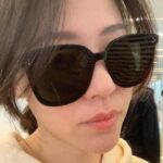 Jane Zhang Instagram – 睡过头…堵车…差点没赶上飞机…
然后发现前天被晒黑…显瘦了😝
选不到合适的滤镜，你们加吧 ​​​