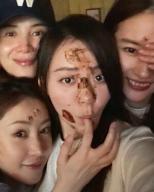 Jane Zhang Instagram - Before 🙂 and after🤪 …😂😂😂❤️