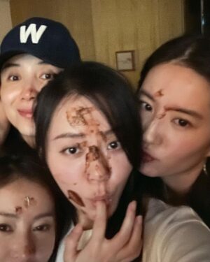 Jane Zhang Instagram - Before 🙂 and after🤪 …😂😂😂❤️