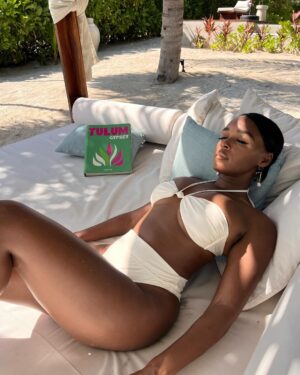 Janelle Monáe Instagram - TULUM. 
Thank u to my incredible friends and fam for gifting me some bday relax reset and reflect time. 
🌴📚🥂 
@airbnb 

📷: @itsscrappy @timefortree