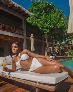 Janelle Monáe Instagram - TULUM. 
Thank u to my incredible friends and fam for gifting me some bday relax reset and reflect time. 
🌴📚🥂 
@airbnb 

📷: @itsscrappy @timefortree